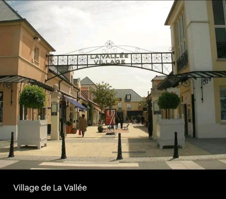 Appartement 2 Pieces 5Min Gare Val D'Europe Parking Inclus Montévrain Kültér fotó